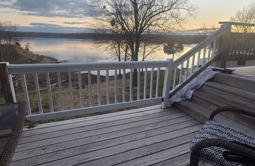 Eddyville House | Blue Moon over Barkley 5 bedroom Lakehouse on Lake Barkley.