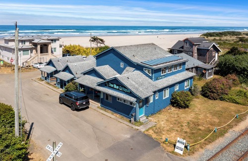 Rockaway Beach House | Blue Octopus #2 Beach Access
