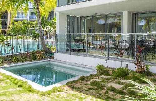 Nelly Bay Apartment | Blue on Blue Apartment 1011