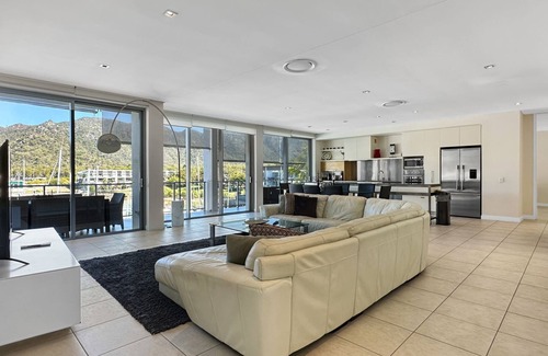 Nelly Bay Apartment | Blue on Blue Penthouse Apartment 335