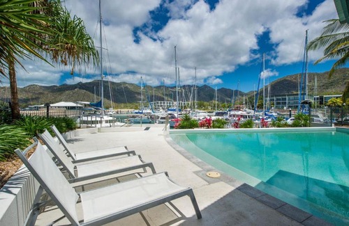 Nelly Bay Hotel | Blue on Blue Studio Room 1352
