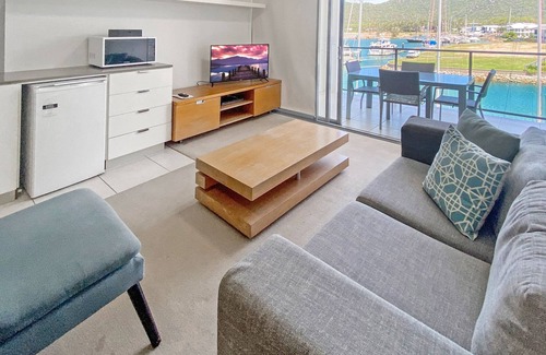 Nelly Bay Apartment | Blue on Blue Superior Studio Room 1351