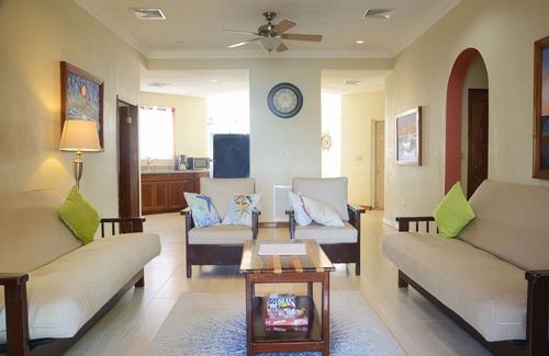 Sittee River Village Bed & Breakfast | Blue Parrot Beach House