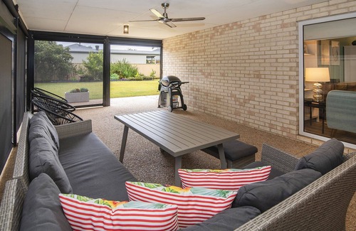 Geographe House | Blue Retreat - 10min walk to the beach, Ducted & Heating