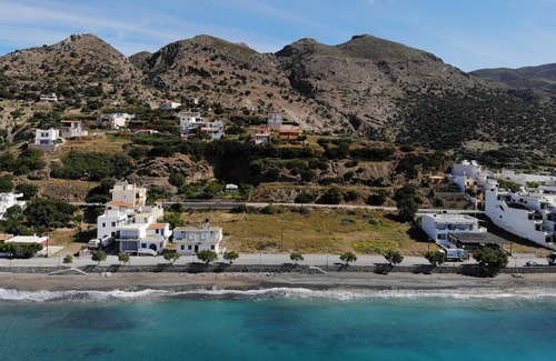 Tsoutsouros Apartment | Blue Sea, is situated in Tsoutsouros just 100 m from the beach.