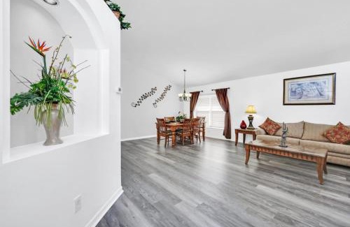 Solana Villa | Blue Spa Private Pool Home With Game Room! villa