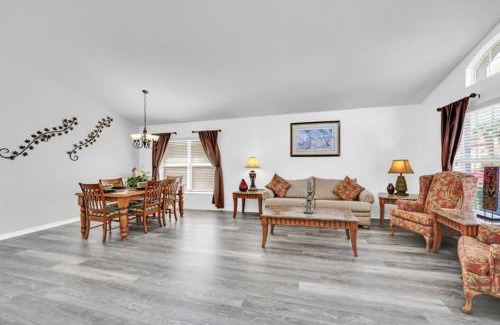 Solana Villa | Blue Spa Private Pool Home With Game Room! villa