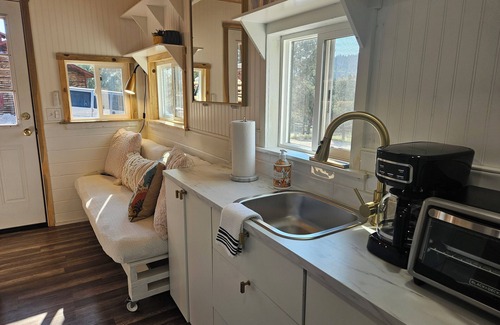 Buena Vista House | Blue Tiny House Getaway at Deer Valley w/Geothermal pools & more!