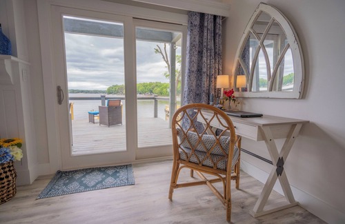Southmont House | Blue View charming lakeside cottage with large deck and beautiful lake views