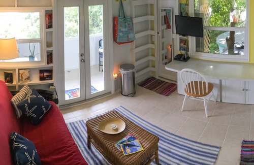 Estate Carolina Cottage | Blue Wrasse - Cute Little Cottage with Gorgeous Deck Views