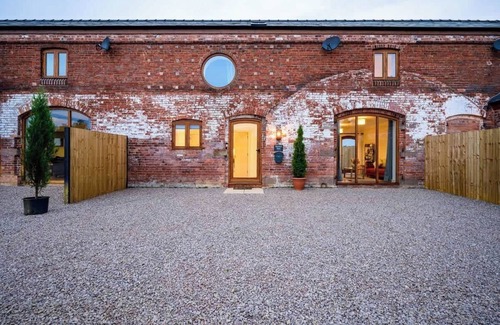 Wollerton Apartment | Bluebell Barn: Hot Tub, Games Room, Pets Welcome