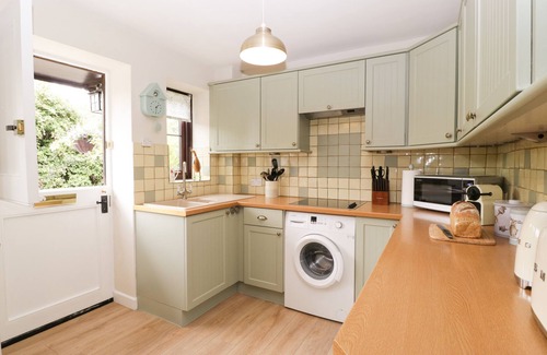 Cerne Abbas Cottage | BLUEBERRY COTTAGE, family friendly, with open fire in Cerne Abbas