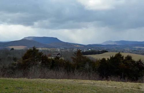 Lexington House | Blueberry Hill Cottage - Lexington, Virginia