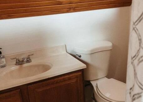 Hutchinson House | Bluebird Cottage, walking distance to fairgrounds