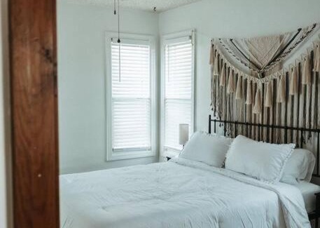 Hutchinson House | Bluebird Cottage, walking distance to fairgrounds