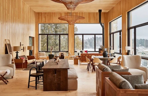 Lake Placid Hotel | Bluebird Lake Placid l Cozy Room with Two Queen Beds