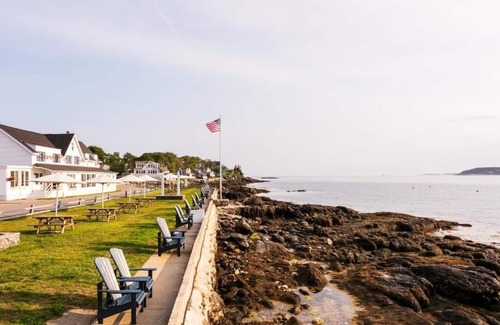 Ocean Point House | Bluebird Ocean Point Inn | Shore Oceanfront Deluxe Suite | with Fire Pits