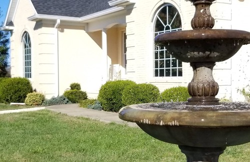 Smiths Grove House | Bluegrass Vineyard B&B, nestled next to the vineyard and winery