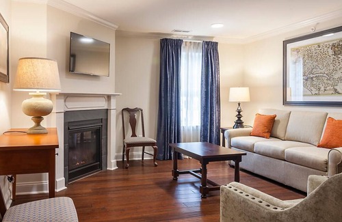 Williamsburg Condo | Bluegreen Patrick Henry Square 1br suite, Friday check-in