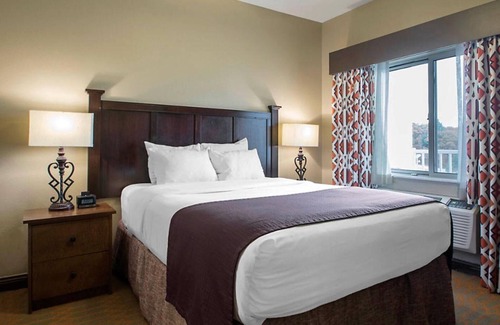 Lake Delton Resort | Bluegreen's Odyssey Dells – An Escape for Families- Waterpark Capital- 2 Bd.