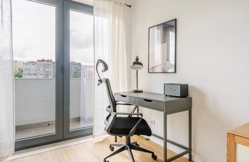 Casal da Ladeira Apartment | Blueground | Alvalade, balcony, nr Campo Pequeno
