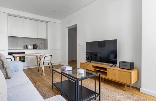 Casal da Ladeira Apartment | Blueground | Alvalade, balcony, nr Parque Eduardo VII