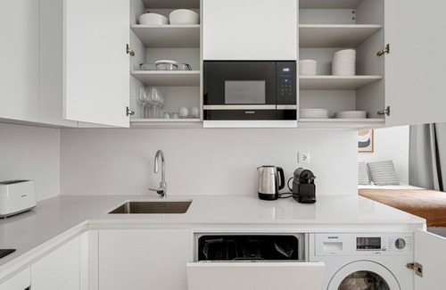 Benfica Apartment | Blueground | Benfica, furnished, full kitchen