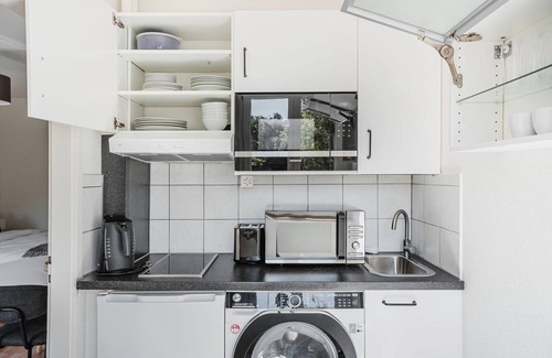Breite Apartment | Blueground | Breite, elev, washer, balcony