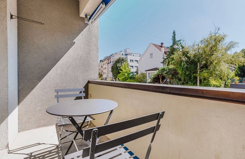 Breite Apartment | Blueground | Breite, elev, washer, balcony