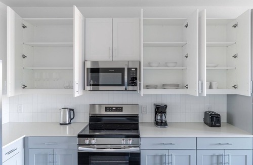 Del Valle Apartment | Blueground | Del Valle, pool, nr McKinney Falls