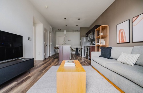 North Burnet Apartment | Blueground | Domain, pool & w/d, nr stadium