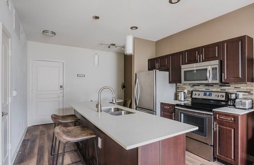North Burnet Apartment | Blueground | Domain, pool & w/d, nr stadium