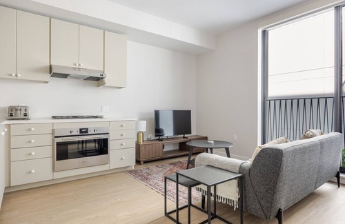 Chinatown Apartment | Blueground | Downtown, elevator, nr parks