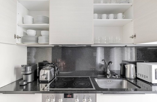 District 2 Apartment | Blueground | Enge, elevator & w/d, nr museums