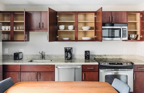 George Washington University Apartment | Blueground | Foggy Bottom 1bd apartment
