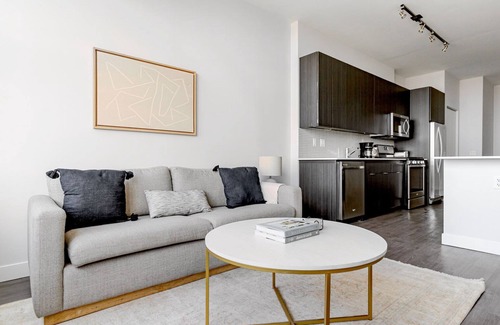The Loop Apartment | Blueground | S Loop, pool & w/d, nr Willis Tower