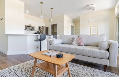 Scofield Farms Apartment | Blueground | Scofield Farms, pool, nr Walnut Creek Park