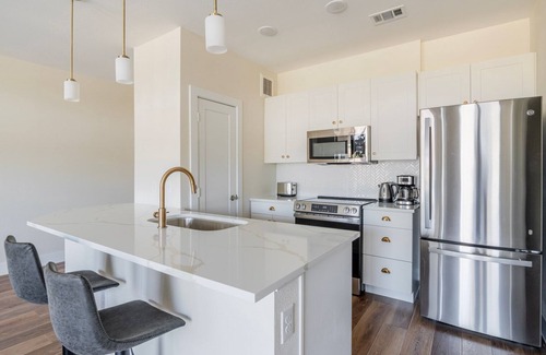 Scofield Farms Apartment | Blueground | Scofield Farms, pool, nr Walnut Creek Park