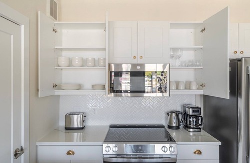 Scofield Farms Apartment | Blueground | Scofield Farms, pool, nr Walnut Creek Park