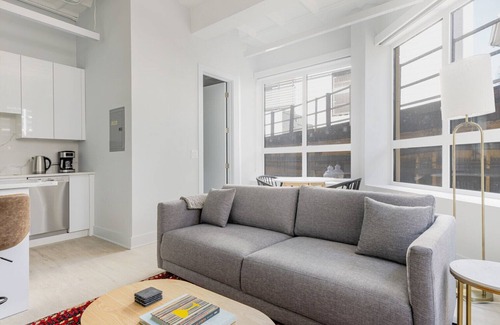 Downtown Chicago Apartment | Blueground | The Loop, AC, w/d, nr Willis Tower