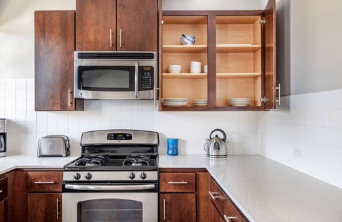 Venice Apartment | Blueground | Venice, pool, nr Venice Beach