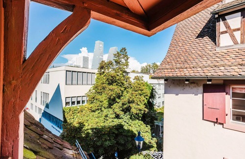 Basel City Centre Apartment | Blueground | Vorstädte, w/d, furniture & decor