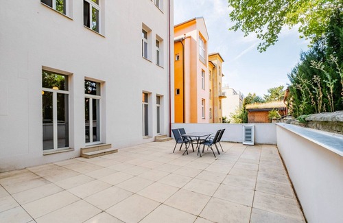 Vrsovice Apartment | Blueground | Vršovice, private terrace & equipped (PRG-8)