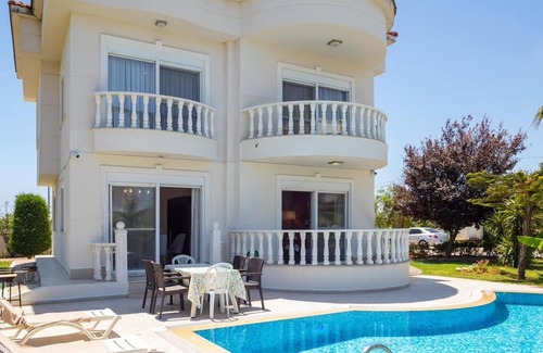 Kadriye Villa | BlueHomes 3 Bedroom Private Pool Villa Grand-1