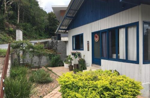 Velha Ski Chalet | Bluemenhaus, casa inteira com jardim a 1km da Vila Germânica