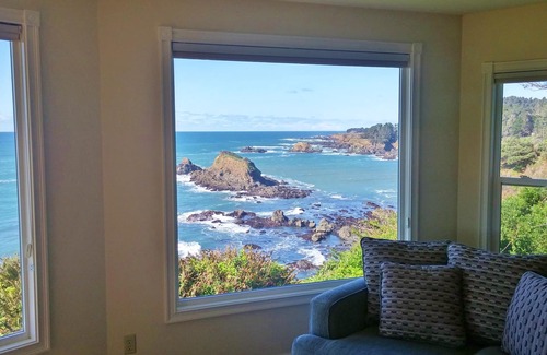 Mendocino House | Bluff House - a wonderful oceanfront home a short distance from town.