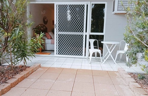 Manunda Apartment | Blush Abode' Studio UnitnCentrally located, stylish, self contained.