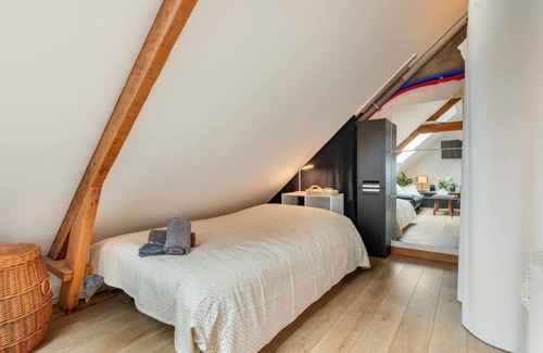 Maldegem Bed & Breakfast | BnB The Attic - Spacious luxury retreat - ideal for families and groups