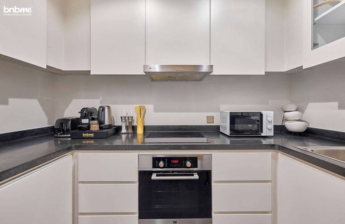 Al Olaya District Apartment | bnbme | Chic 1BR Apartment w/Outdoor Pool Access