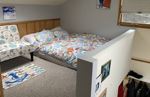 Ismailof Island Cottage | Boardwalk Cottage with hot tub in the heart of Halibut Cove